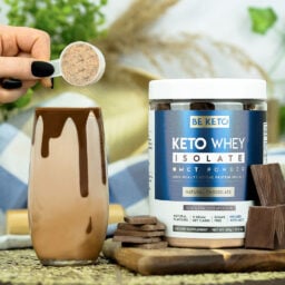 Keto Whey Isolat + MCT - Natürliche Schokolade 300g Keto Whey Isolat + MCT - Natürliche Schokolade 300g
